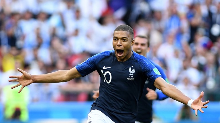 Franciaország hétgólos meccsen jutott be a nyolc közé