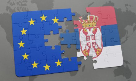 Romlott a demokrácia állapota Szerbiában, az EU nem nyit meg új tárgyalási fejezetet