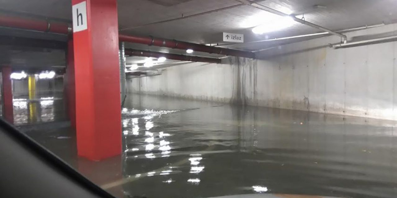 Megfulladt egy férfi egy vízzel elöntött mélygarázsban (Videóval)