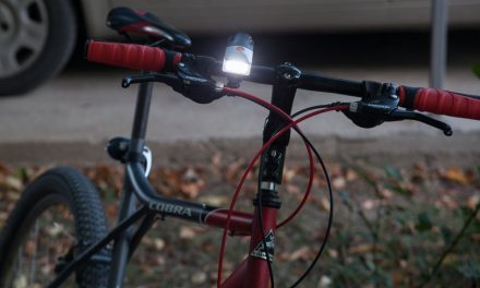 Kétszázezerre is büntethetik, ha lámpa nélkül biciklizik