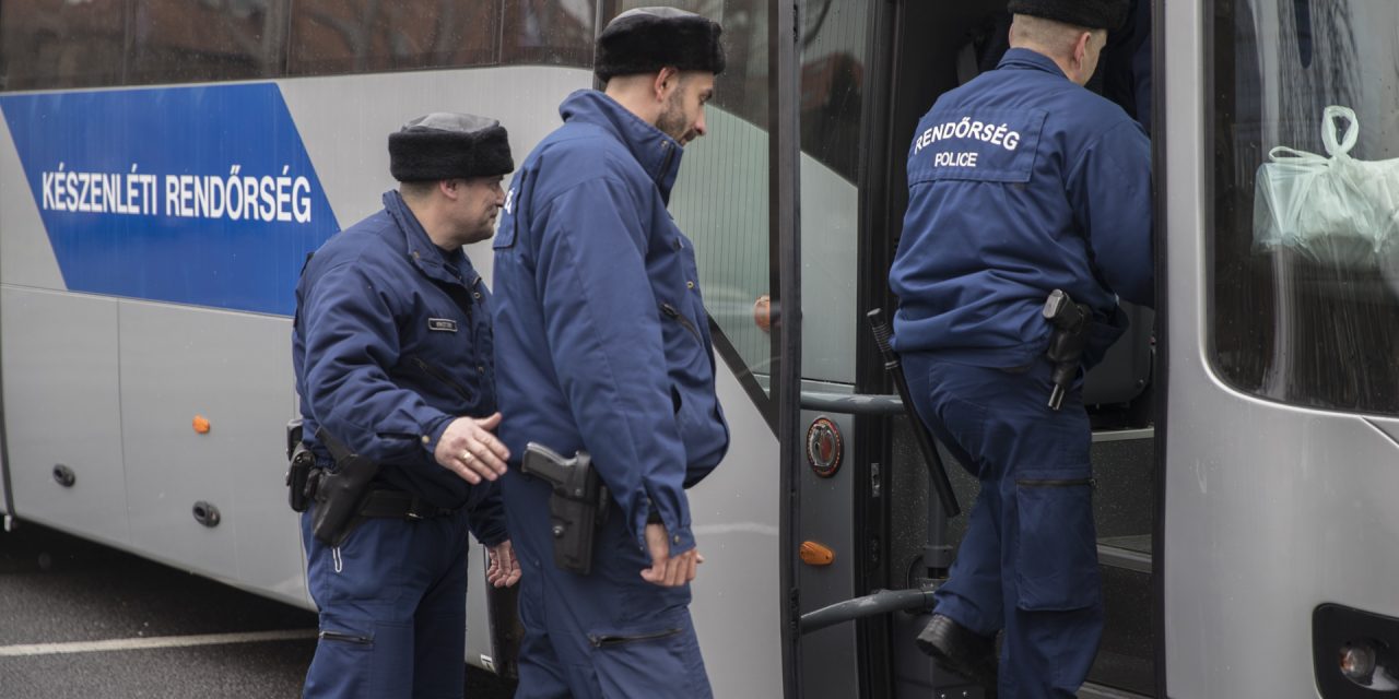 Tíz magyar rendőr érkezett Szerbiába
