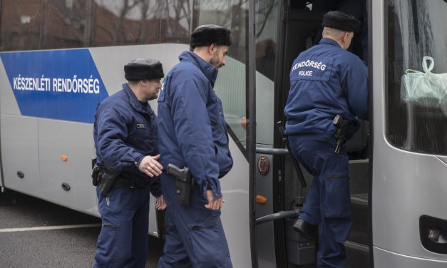 Magyar rendőri kontingens indult Szerbiába és Macedóniába