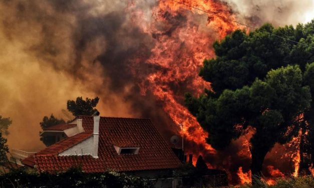 Kiégett autók, a tűz martalékává vált lakások, házak – FOTÓGALÉRIA