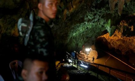 Sikeresen kimentették az első gyerekeket a thaiföldi barlangból