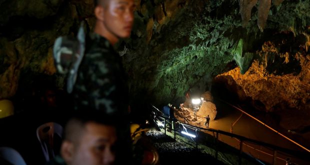 Sikeresen kimentették az első gyerekeket a thaiföldi barlangból