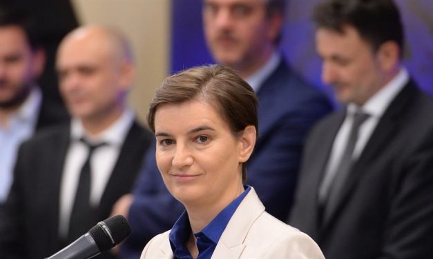 Ana Brnabić: Azon gondolkodom, hogy belépek a Szerb Haladó Pártba