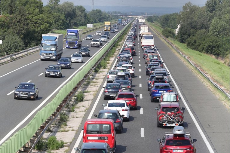 Már júniusban tömeg volt a horvátországi autópályákon