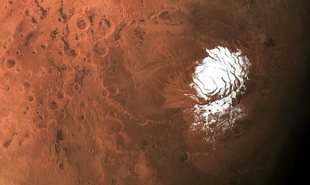 Folyékony vizet találtak a Marson