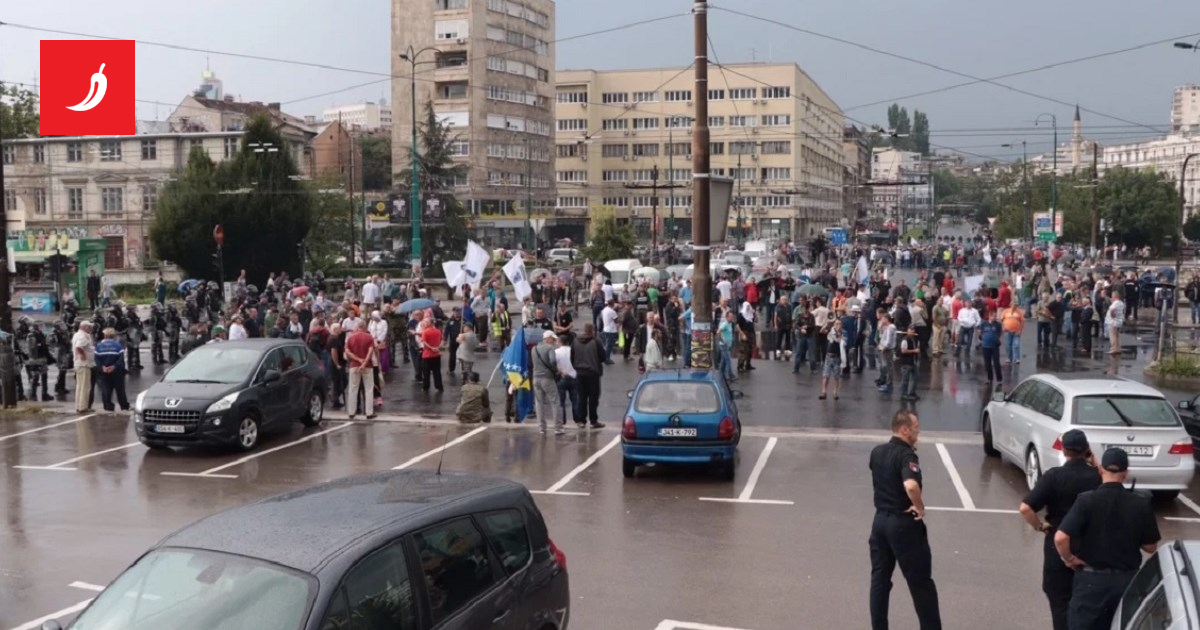 Erőszakba torkollott Szarajevóban a háborús veteránok tüntetése