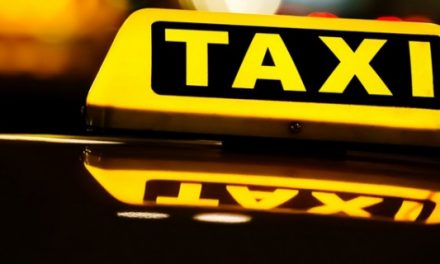 Benzinkútnak ütközött egy taxis Zombornál