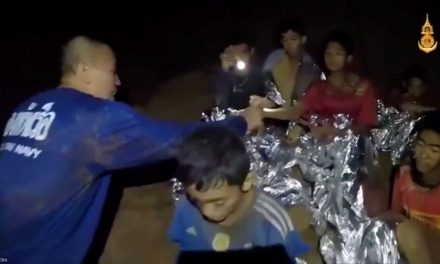 Megkezdték a thaiföldi barlangban rekedt ifjúsági focicsapat mentését