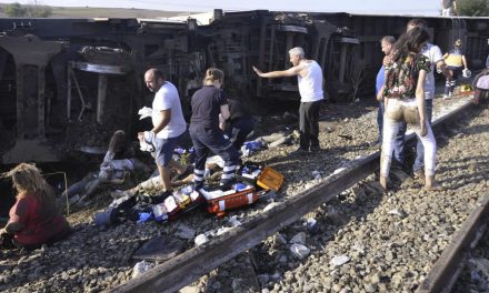 Törökország: Kisiklott egy vonat, 24 halott, 318 sérült
