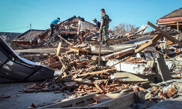 Újabb erős földrengés volt Indonéziában