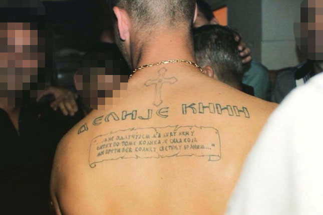Cirill betűs tetoválásai miatt támadtak meg egy szabadkai férfit Splitben