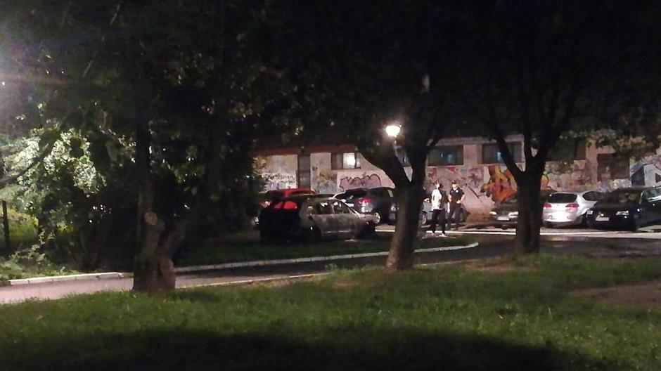 Felrobbant egy autó Zimonyban – egy lány megsérült