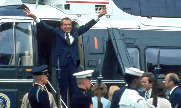 Nixon távozik