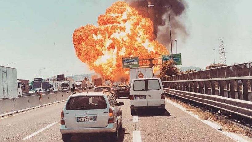 Óriási robbanás történt a bolognai reptér közelében (Videóval)