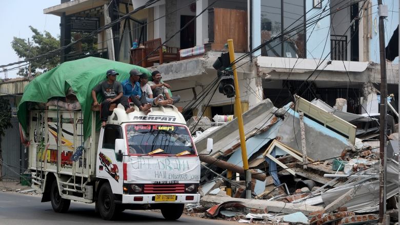 Halottak és sérültek az újabb földrengésben Lombok szigetén