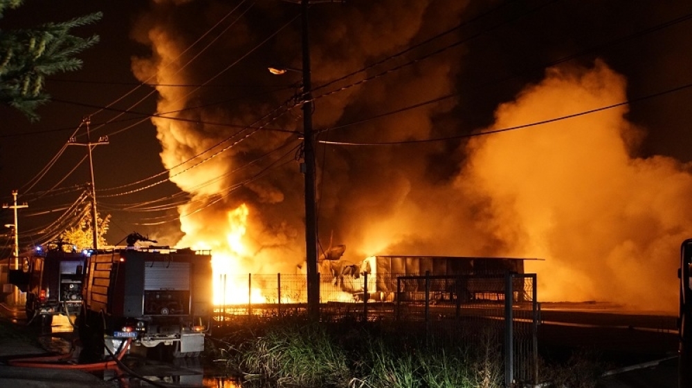 Tűz Zimonyban, négy tűzoltó megsérült