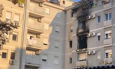 Leégett egy lakás Újvidéken, egy férfi életveszélyes állapotban került kórházba (VIDEÓ)