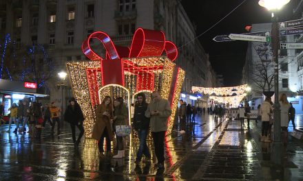 Belgrád: megkezdték az ünnepi fények felszerelését
