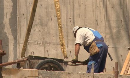 Újvidék: Lezuhant a magasból és belehalt sérüléseibe egy építőmunkás