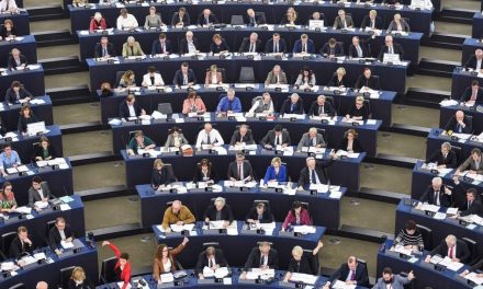 A Fidesz európai parlamenti képviselői kilépnek az Európai Néppárt frakciójából