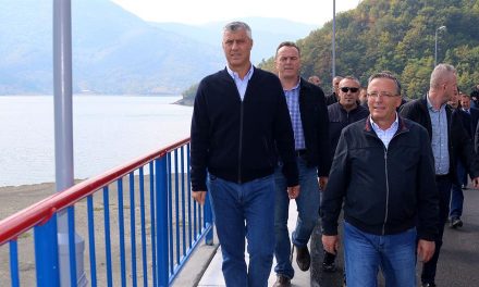 Thaçi: Megtiszteltetés volt a Gazivoda tavon csónakázni