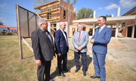 Jó ütemben halad a szerb Kolo központ építése Mórahalmon