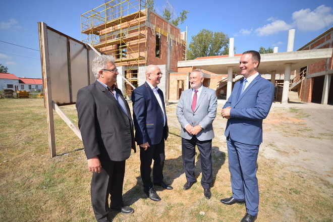Jó ütemben halad a szerb Kolo központ építése Mórahalmon