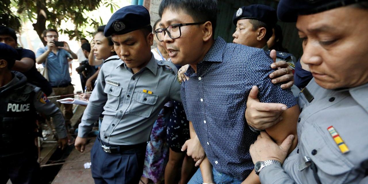Börtönre és kényszermunkára ítélték a Reuters újságíróit