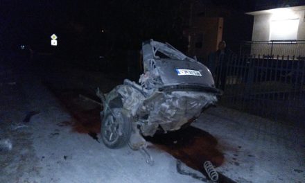 Súlyos baleset Újvidéken: kettészakadt egy autó