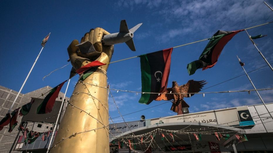 Több száz rab tört ki egy líbiai börtönből