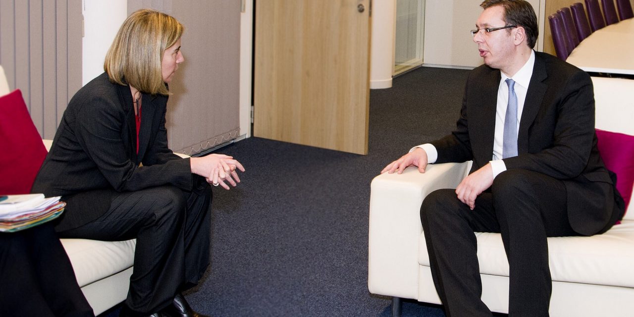 Vučić Brüsszelben tájékoztatta Mogherinit „Pristina minden hazugságáról”