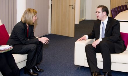 Vučić Brüsszelben tájékoztatta Mogherinit „Pristina minden hazugságáról”