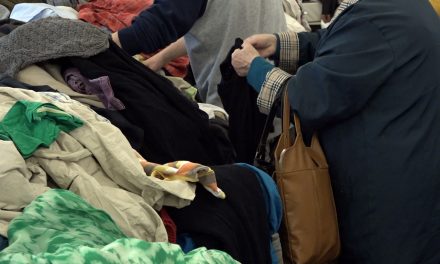 Zenta: Ingyenes ruhaosztási akció