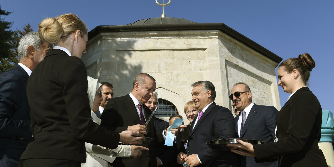 <span class="entry-title-primary">Orbán: Gül Baba korának nagyságához kell felnőnünk</span> <span class="entry-subtitle">Erdogan és Orbán felavatták a felújított Gül Baba türbéjét</span>