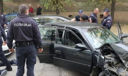 Autós üldözés Szabadkán: Lopott járművel menekültek a rendőrök elől