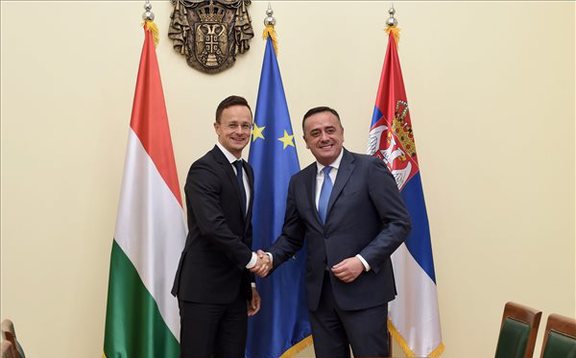 Szijjártó a szerb energetikai és bányászati miniszterrel tárgyalt