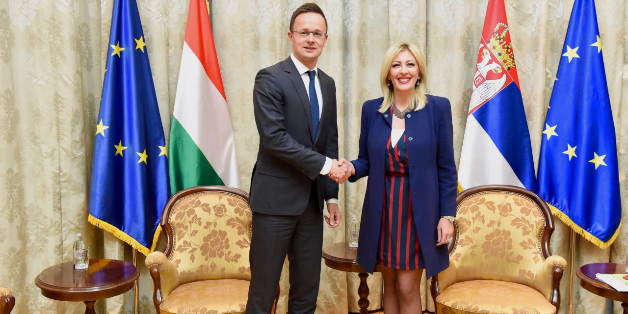 Szijjártó Belgrádban: Magyarország szorgalmazza, hogy minél több tárgyalási fejezet nyíljon meg Szerbiával