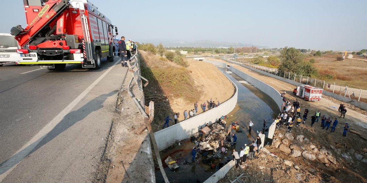 Törökország: Gyerekek is meghaltak egy súlyos közlekedési balesetben