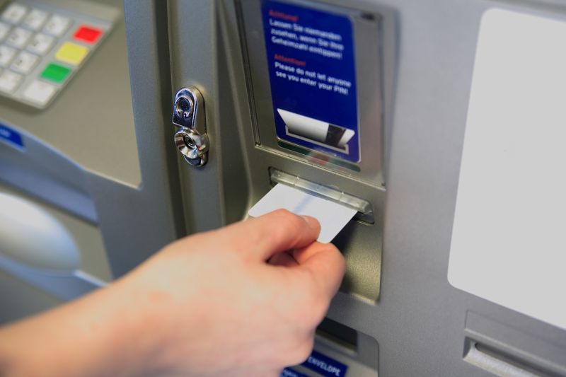 Zenta: Egy hete pénz nélkül – a bankautomata nem adta ki, de a számláról levonta az összeget