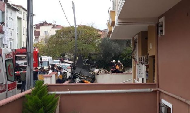 Lakónegyedre zuhant egy katonai helikopter Isztambulban