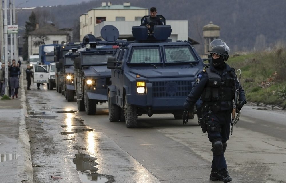 Letartóztatások Koszovóban, rendkívüli kormányülés Szerbiában