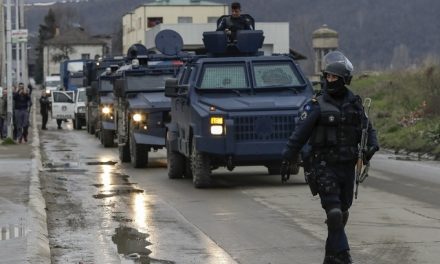 Letartóztatások Koszovóban, rendkívüli kormányülés Szerbiában