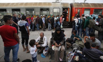 Menekülteket akadályoztak meg abban, hogy leszálljanak a vonatról a boszniai-horvát határon