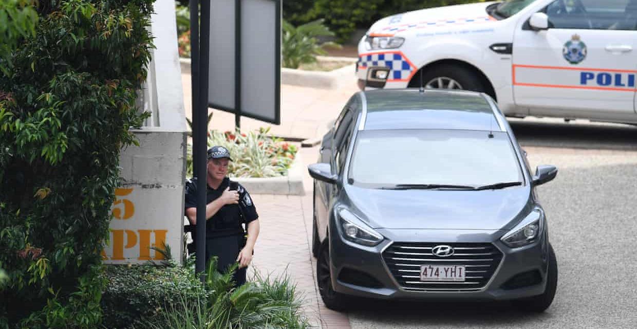 Két fegyveres rendőrökre lövöldözött Brisbane központjában