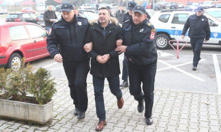 Szabadon engedték a boszniai férfit, aki fia halálának okát derítené ki