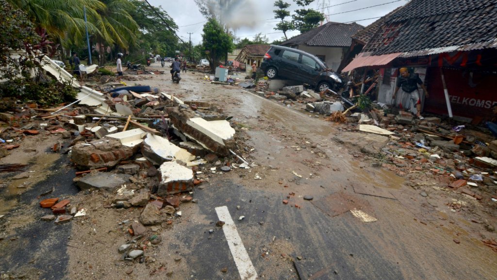 Szökőár Indonéziában: 288 áldozat