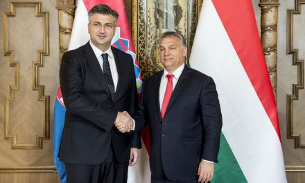 Orbán Viktor hétfőn Horvátországban tárgyal